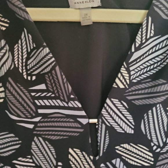 Anne Klein Sleeveless Leaf-Pattern Blouse - Picture 2 of 3